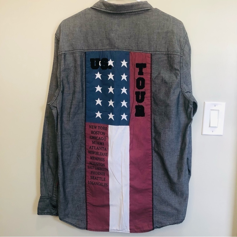 Authentic Icon Men’s button down grey denim long sleeve shirt, size Large